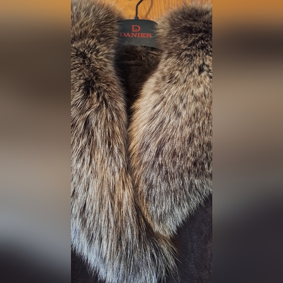 Luxurious Fur-Trimmed Brown Suede DANIER Jacket - Picture 3 of 8